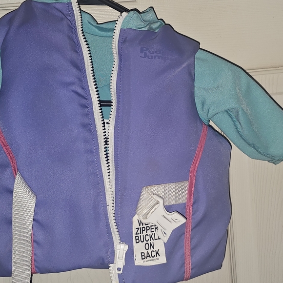 Life jacket - Picture 2 of 6